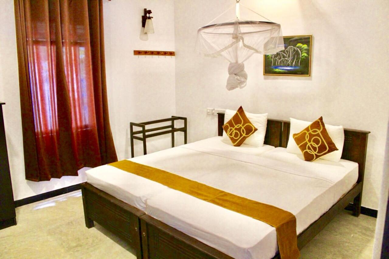 Hotel Blooming Polhena Extérieur photo